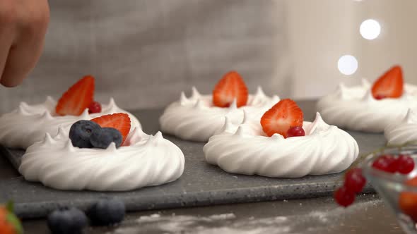 Vanilla Dessert Meringue with Berries