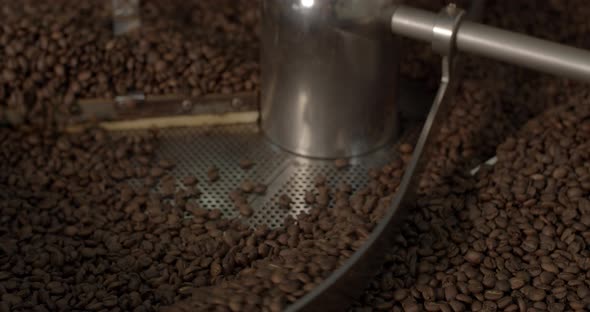 Coffee beans roasting machine