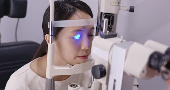 Woman do eye test at clinic