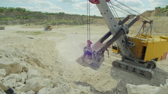 Excavator loading ballast