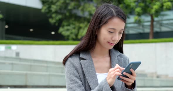 Business woman use of smart phone in city 