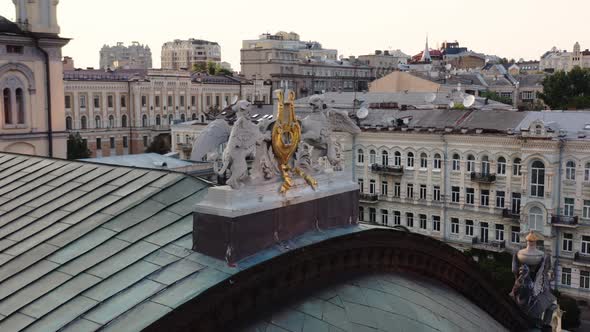 Symbol of eagle on roof top.	