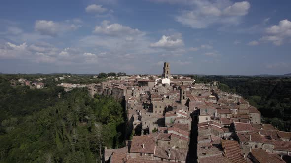 -SHOT: descriptive empty frontal-DESCRIPTION: drone video over the side of Pitigliano, Italy-HOUR.