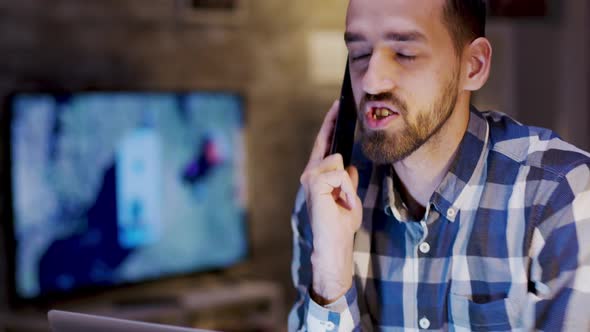 Bearded Entrepreneur Wearing a Shirt While Having a Conversation