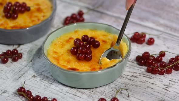 Creme brulee with red currant, Homemade creme brulee