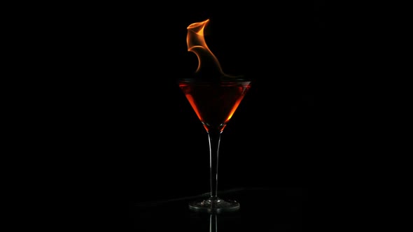 Fire blowing out of martini glass, Slow Motion alt