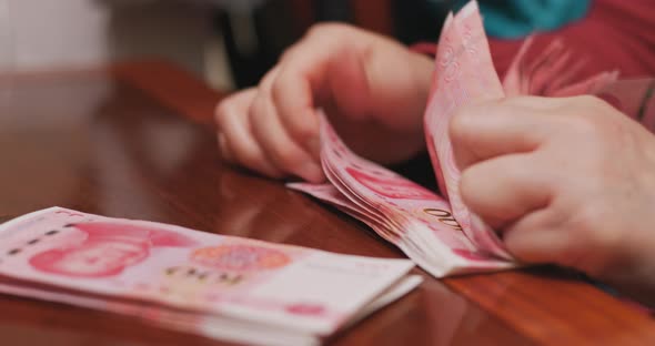 Counting RMB on hand