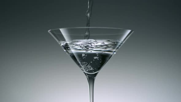 Pouring cocktail into martini glass, Slow Motion alt