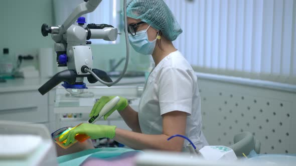 Side View Concentrated Dental Assistant Using Curing Light for Polymerization of Filling Material