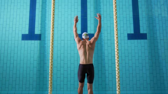 Swimmer training in a swimming pool