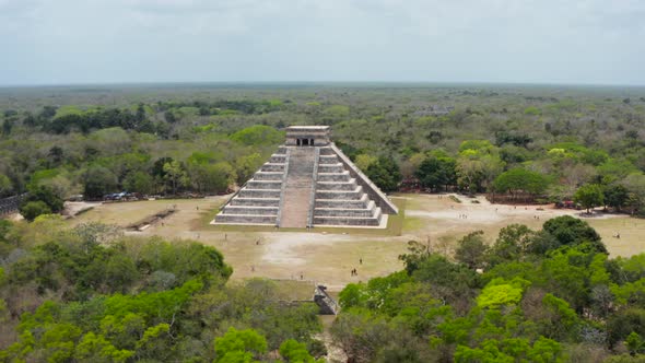 Forwards Reveal of Famous Landmark Temple of Kukulcan