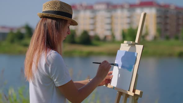 Female Beginning Artist Takes Classes En Plein Air