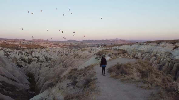 Following a young girl who watches the sunrise and the colorful ballons in Cappadocia, Turkey.