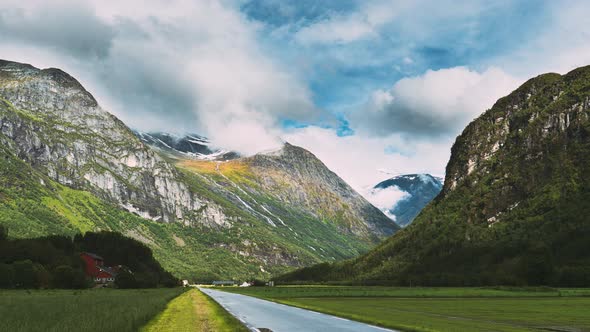 Stardalen Skei I Jolster Jostedalsbreen National Park Norway