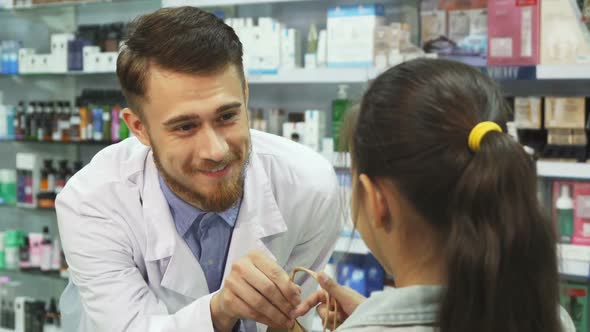 Lovely Apothecary Gives Little Girl Her Purchases