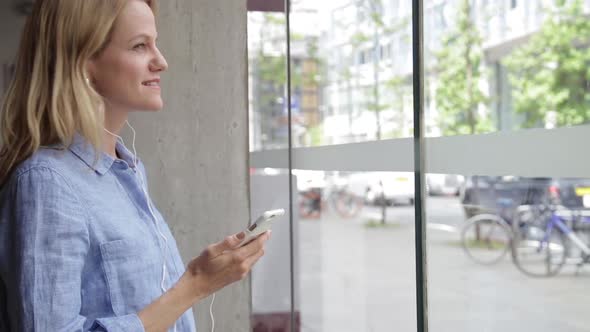 Happy businesswoman making phone call in coffee shop