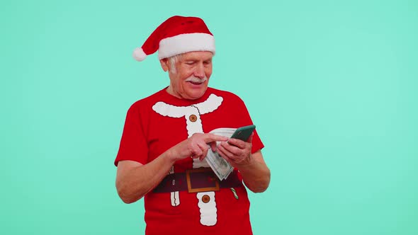 Christmas Grandfather Looking Smartphone Sincerely Rejoicing Win Success Luck Receiving Money Online