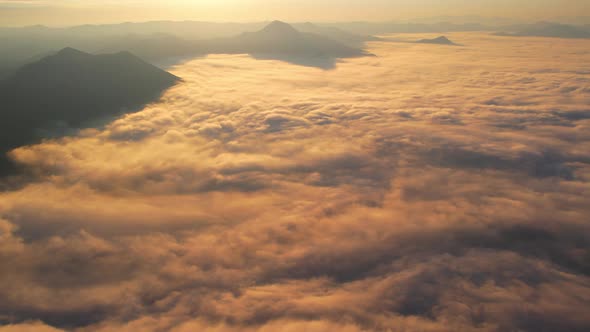 4K Sun is rising above sea of clouds until the horizon