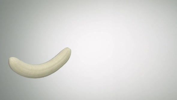 Milk and banana in the air, Slow Motion alt