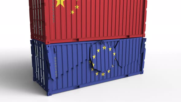 Container with Flag of China Breaks Container with Flag of the EU alt