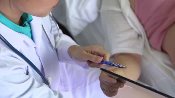 Pregnant Woman and Gynecologist Doctor at Hospital