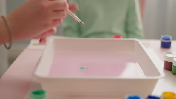 Teacher Drips Green Paint Into Water Showing Student Ebru