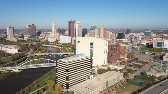 Columbus, Ohio skyline drone videoement to the side.