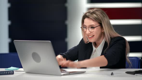 Laughing Woman Celebrating Win Success Deal Good News Email Use Laptop