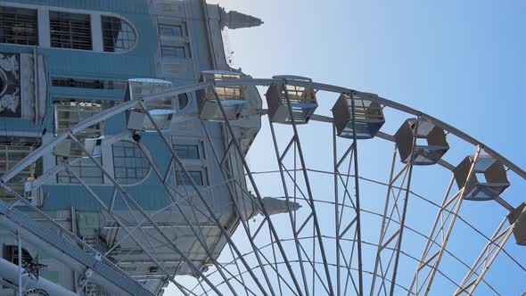 Vertical Video  Ferris Wheel in the Morning at Sunrise in Kyiv Ukraine