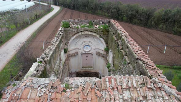 This is the abandoned chapel Reale del Demanio di Calvi in Caserio Reale, a small village on the out