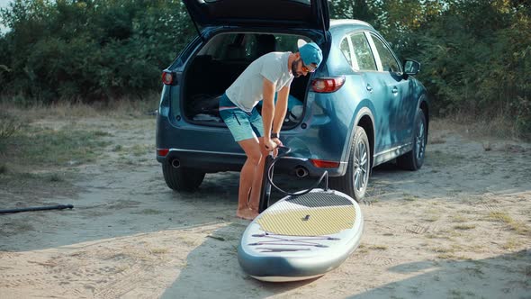 Inflate Sup Board.Inflatible Sup Board.Prepare To Paddling On SUP.Surfing On Paddleboard.