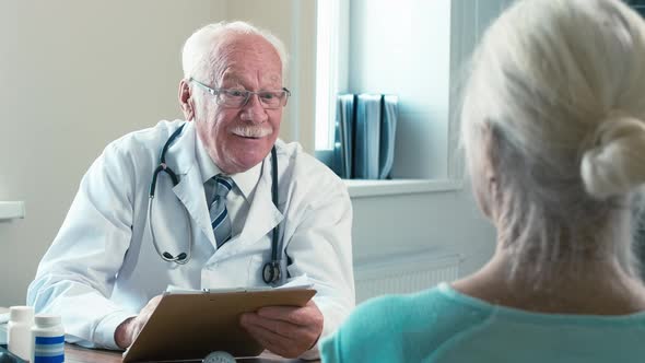 Elderly doctor's consultation