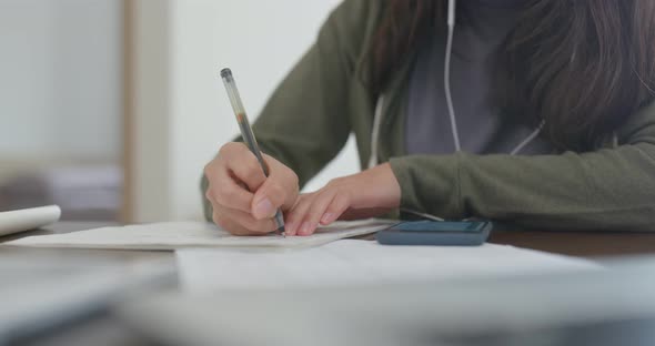 Woman study on the note at home