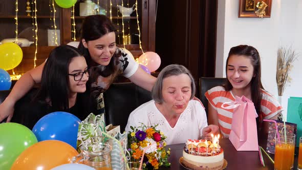 Senior Mother with Daughter and Granddaughters at Birthday Party alt