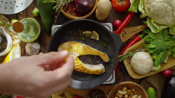 Salting and Seasoning Salmon during Frying