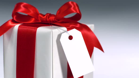 Rotating wrapped present, Slow Motion
