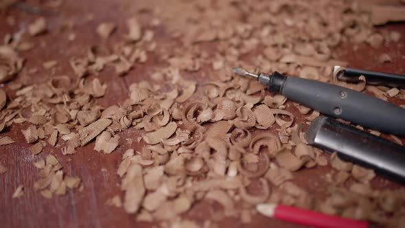 Engraver on table with shavings