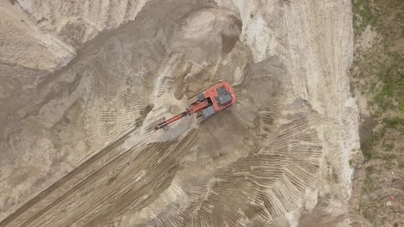 Excavator Load the Sand Into Dump Truck