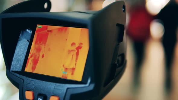 Display of an Infrared Camera While Working in a Public Place