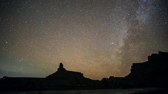 Star timelapse as milky way fades into the landscape in the desert