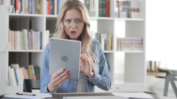 Online Loss on Tablet for Young Woman