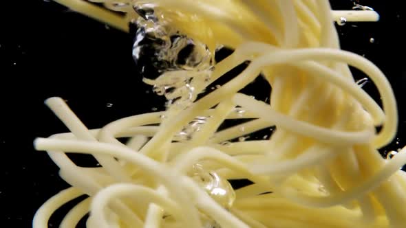 Spaghetti spinning in the boiling water 