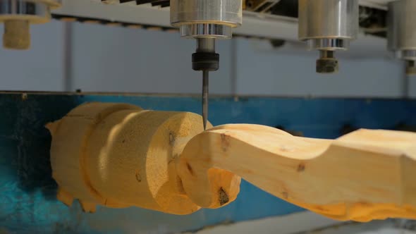 A Modern Woodworking CNC Copying Machine Makes the Part