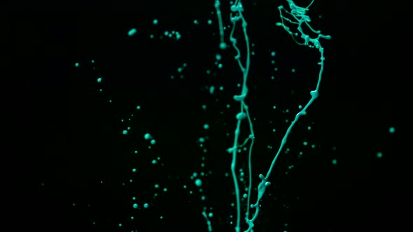 Green paint splash in the air, Slow Motion alt