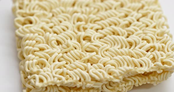 Dry instant noodles