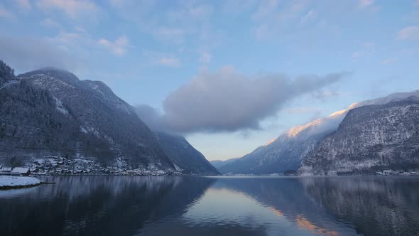 Winter landscape at the Hallstatt Lake