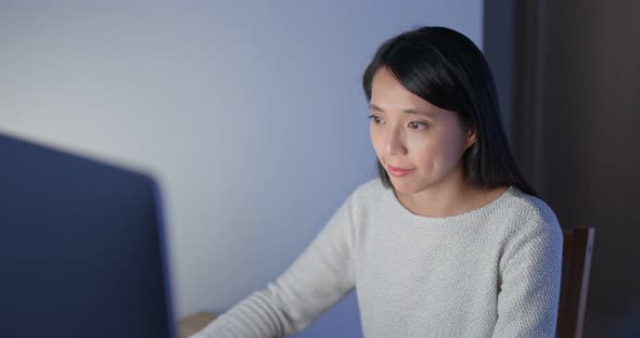 Woman work on computer 