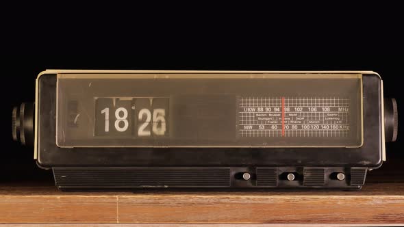 Retro Design Alarm Clock timelapsing the time.