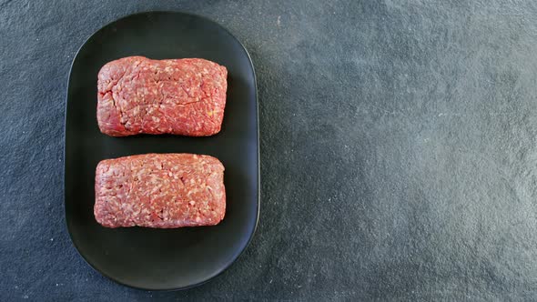 Minced beef served on black tray