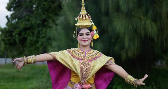 Khon performance arts acting entertainment dance traditional costume in the park